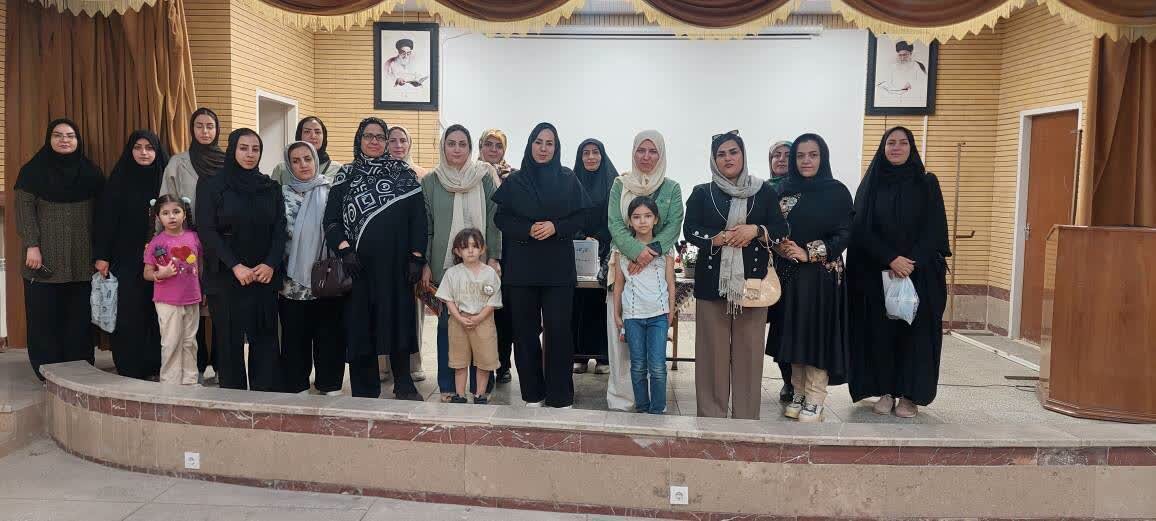 از تربیت عاطفی تا مدیریت فضای مجازی؛ آموزش والدین در کتابخانه فرهنگیان همدان