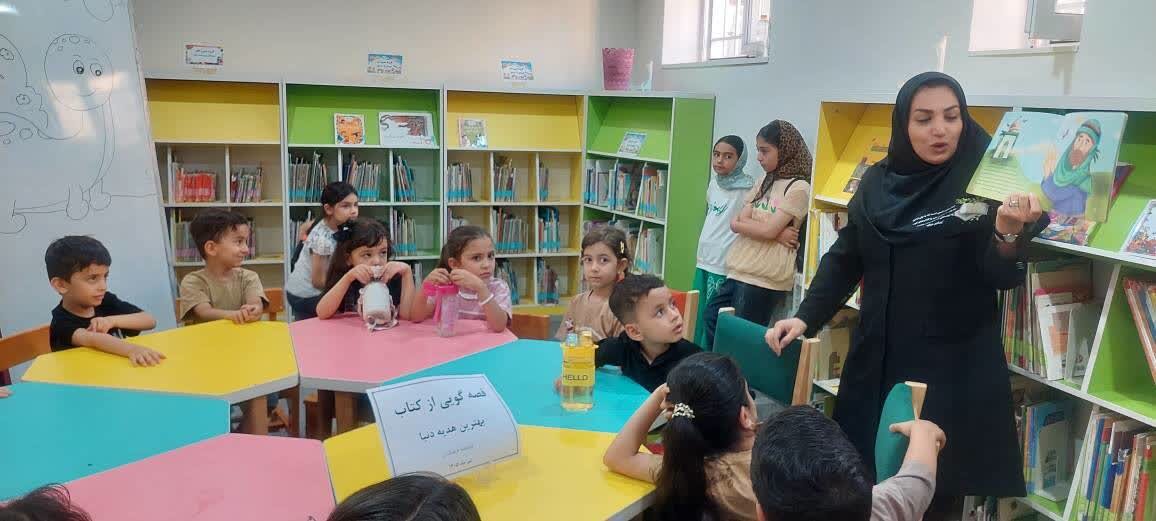 از تربیت عاطفی تا مدیریت فضای مجازی؛ آموزش والدین در کتابخانه فرهنگیان همدان