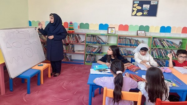 کلاس آموزش نقاشی ویژه اعضای کودک در کتابخانه عمومی حاج یوسف بهبهانی برگزار شد
