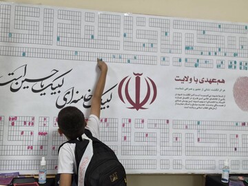 نبض فرهنگ در مسیر زائران؛ موکب «حسینیه کتاب» مهران میزبان دل‌نوشته‌ها و یادمان شهدای مقاومت