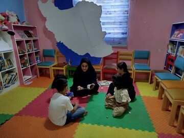 نبض فرهنگ در مسیر زائران؛ موکب «حسینیه کتاب» مهران میزبان دل‌نوشته‌ها و یادمان شهدای مقاومت