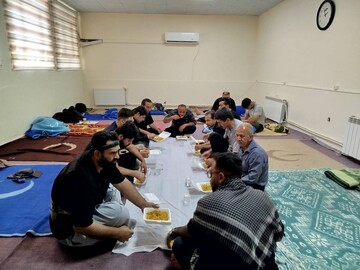 نبض فرهنگ در مسیر زائران؛ موکب «حسینیه کتاب» مهران میزبان دل‌نوشته‌ها و یادمان شهدای مقاومت