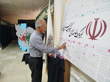 نبض فرهنگ در مسیر زائران؛ موکب «حسینیه کتاب» مهران میزبان دل‌نوشته‌ها و یادمان شهدای مقاومت