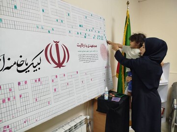 نبض فرهنگ در مسیر زائران؛ موکب «حسینیه کتاب» مهران میزبان دل‌نوشته‌ها و یادمان شهدای مقاومت
