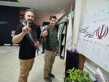 نبض فرهنگ در مسیر زائران؛ موکب «حسینیه کتاب» مهران میزبان دل‌نوشته‌ها و یادمان شهدای مقاومت