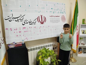 نبض فرهنگ در مسیر زائران؛ موکب «حسینیه کتاب» مهران میزبان دل‌نوشته‌ها و یادمان شهدای مقاومت