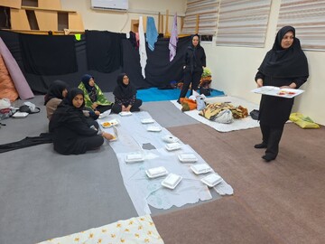 نبض فرهنگ در مسیر زائران؛ موکب «حسینیه کتاب» مهران میزبان دل‌نوشته‌ها و یادمان شهدای مقاومت