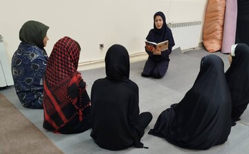 نبض فرهنگ در مسیر زائران؛ موکب «حسینیه کتاب» مهران میزبان دل‌نوشته‌ها و یادمان شهدای مقاومت