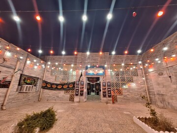 نبض فرهنگ در مسیر زائران؛ موکب «حسینیه کتاب» مهران میزبان دل‌نوشته‌ها و یادمان شهدای مقاومت