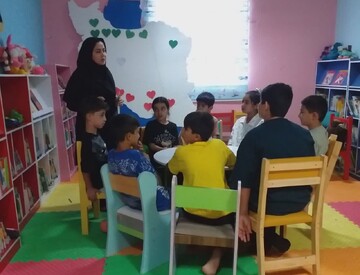 نبض فرهنگ در مسیر زائران؛ موکب «حسینیه کتاب» مهران میزبان دل‌نوشته‌ها و یادمان شهدای مقاومت