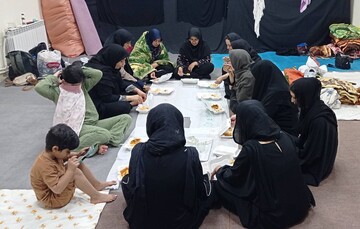 نبض فرهنگ در مسیر زائران؛ موکب «حسینیه کتاب» مهران میزبان دل‌نوشته‌ها و یادمان شهدای مقاومت