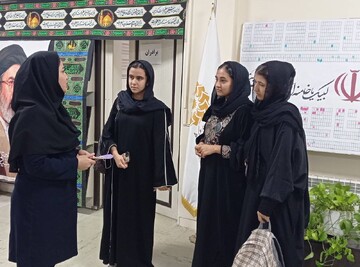 نبض فرهنگ در مسیر زائران؛ موکب «حسینیه کتاب» مهران میزبان دل‌نوشته‌ها و یادمان شهدای مقاومت