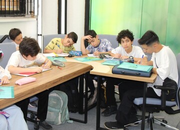 بازدید دبیرکل از کلاس های مهارت محور "آکادمی ترویج خواندن" در کتابخانه شهید باهنر
