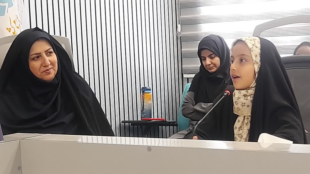 رونمایی از کتاب «مردم شهر عجیب غریب» اثر هلنا مرشدی