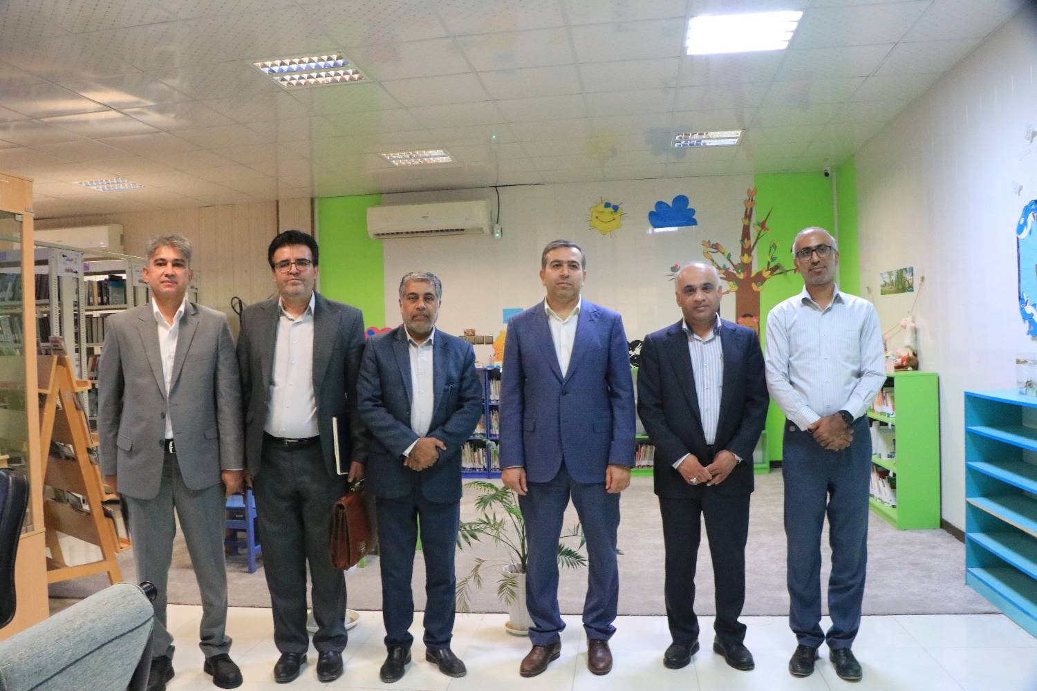 دیدار مدیران کل اقتصاد و دارایی و کتابخانه‌های عمومی هرمزگان با محوریت رفع نیازهای کتابخانه‌ها