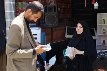پوشش گسترده رسانه‌ای از موکب «کتاب حسینی» در مرز تمرچین؛ مدیرکل کتابخانه‌های عمومی استان از برنامه‌های فرهنگی این موکب گفت