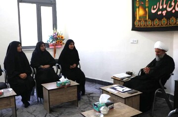 دیدار رئیس اداره کتابخانه های عمومی قرچک با امام جمعه این شهرستان
