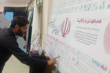 روایتی از مسیر؛ تلاقی گام‌های زائر و قلم‌‌های زائران در «حسینیه کتاب» مهران