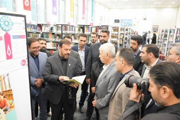 بازدید استاندار فارس از کتابخانه عمومی شهید آیت الله دستغیب شیراز
