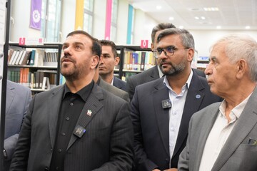 بازدید استاندار فارس از کتابخانه عمومی شهید آیت الله دستغیب شیراز