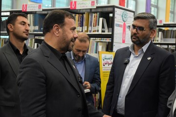 بازدید استاندار فارس از کتابخانه عمومی شهید آیت الله دستغیب شیراز