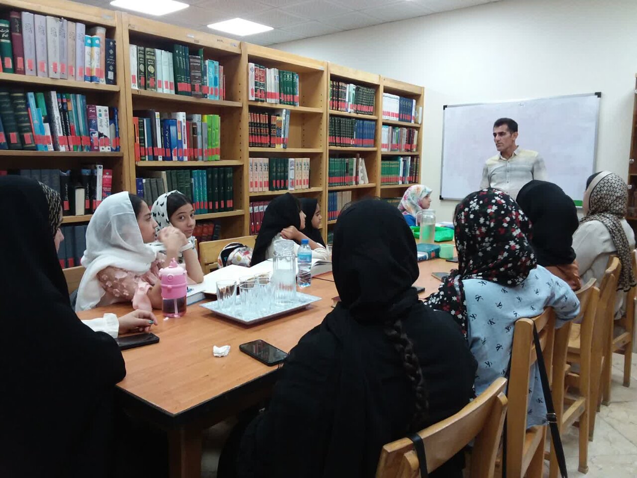 آوای حماسه با شاهنامه‌خوانی در کتابخانه‌های عمومی استان تهران پیچید