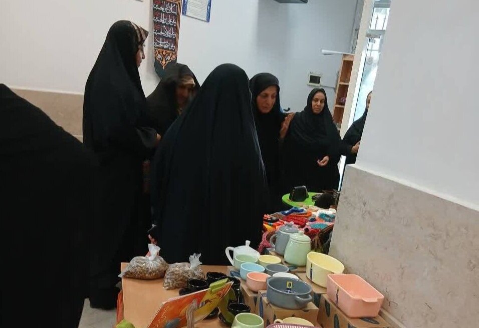 نمایشگاه «مشاغل وکسب وکارهای خانگی» در کتابخانه شهید فتوحی شعار ورامین