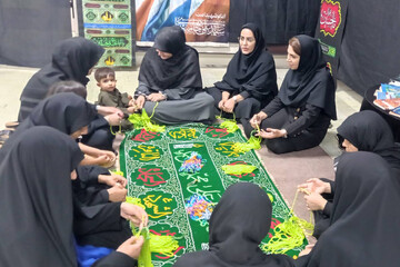 تثبیتِ هویت فرهنگی در مسیر عاشقی؛ «حسینیه کتاب» مهران در روز پنجم