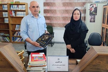 اهدای ۱۰۰ جلد کتاب کمک‌درسی و کنکوری به کتابخانه عمومی سعدی بندرترکمن
