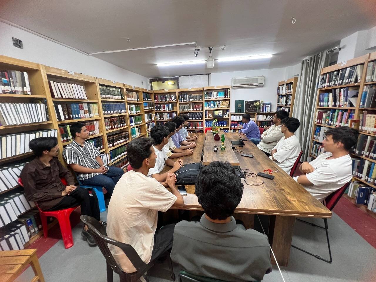 برگزاری نشست تحلیل و بررسی آثار شیخ شهاب‌الدین سهروردی در کتابخانه عمومی آیت‌الله کفعمی زاهدان