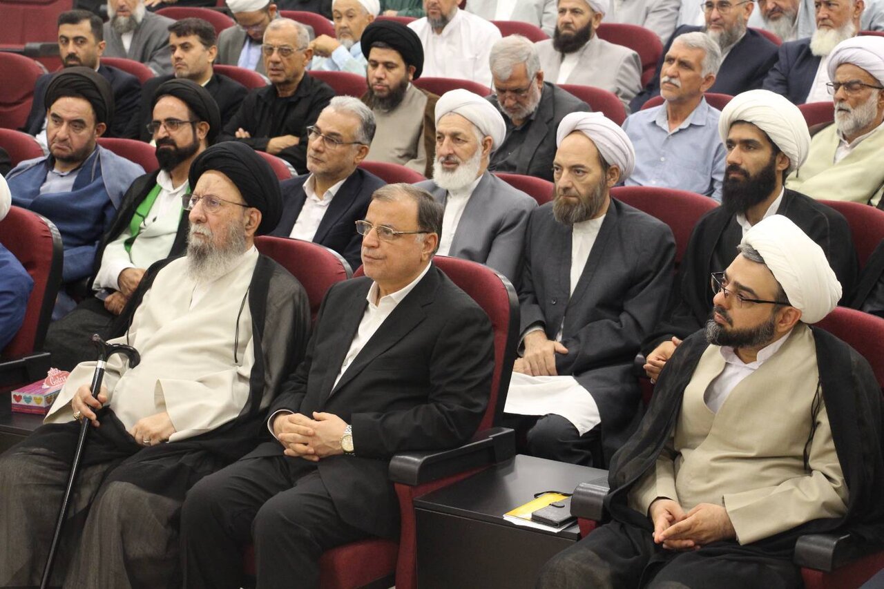 مجموعه ۹ جلدی «ظهر آدینه»؛ روایت یک دهه خطبه‌های نماز جمعه آیت‌الله نورمفیدی در گرگان رونمایی شد