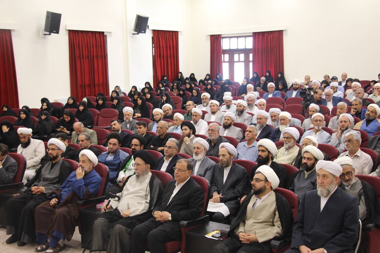 مجموعه ۹ جلدی «ظهر آدینه»؛ روایت یک دهه خطبه‌های نماز جمعه آیت‌الله نورمفیدی در گرگان رونمایی شد