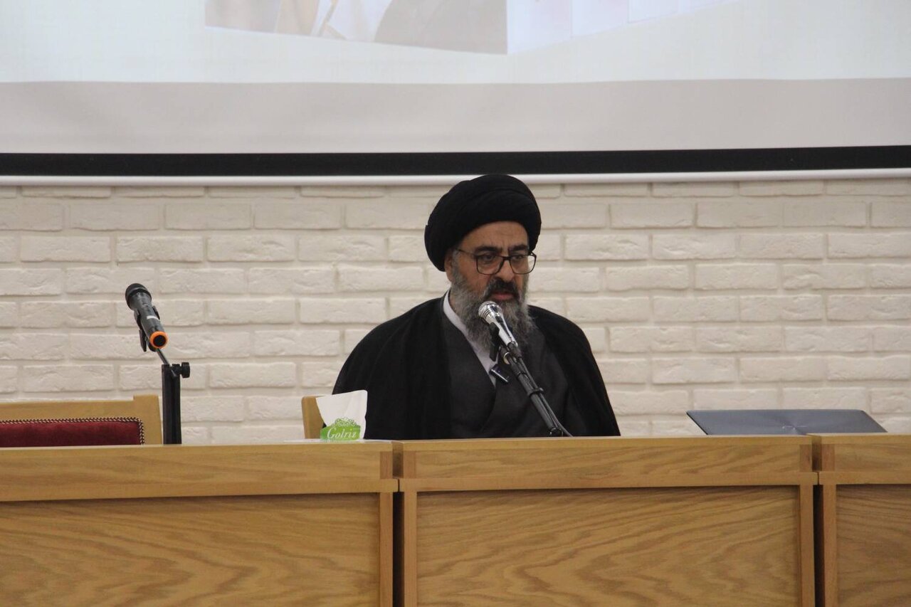 مجموعه ۹ جلدی «ظهر آدینه»؛ روایت یک دهه خطبههای نماز جمعه آیتالله نورمفیدی در گرگان رونمایی شد