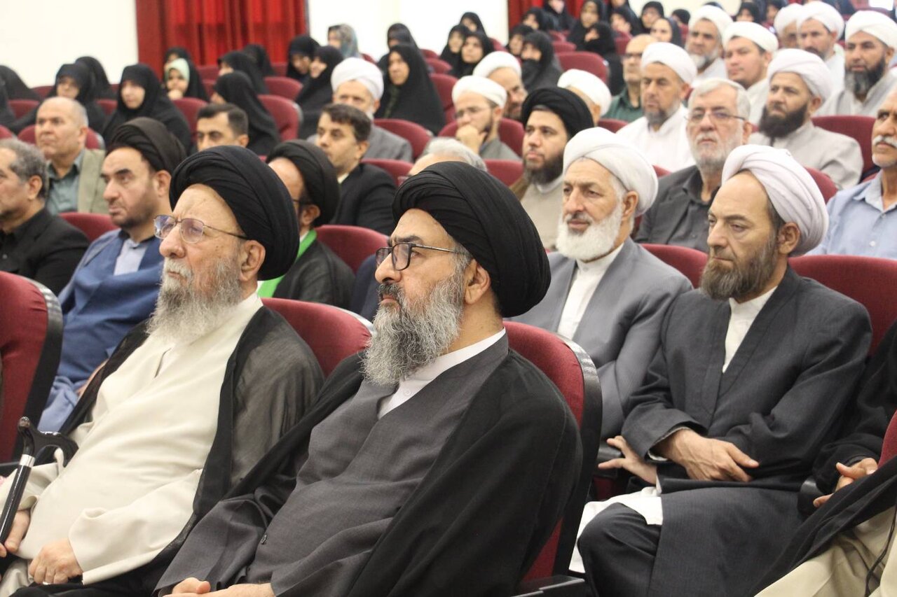 مجموعه ۹ جلدی «ظهر آدینه»؛ روایت یک دهه خطبههای نماز جمعه آیتالله نورمفیدی در گرگان رونمایی شد