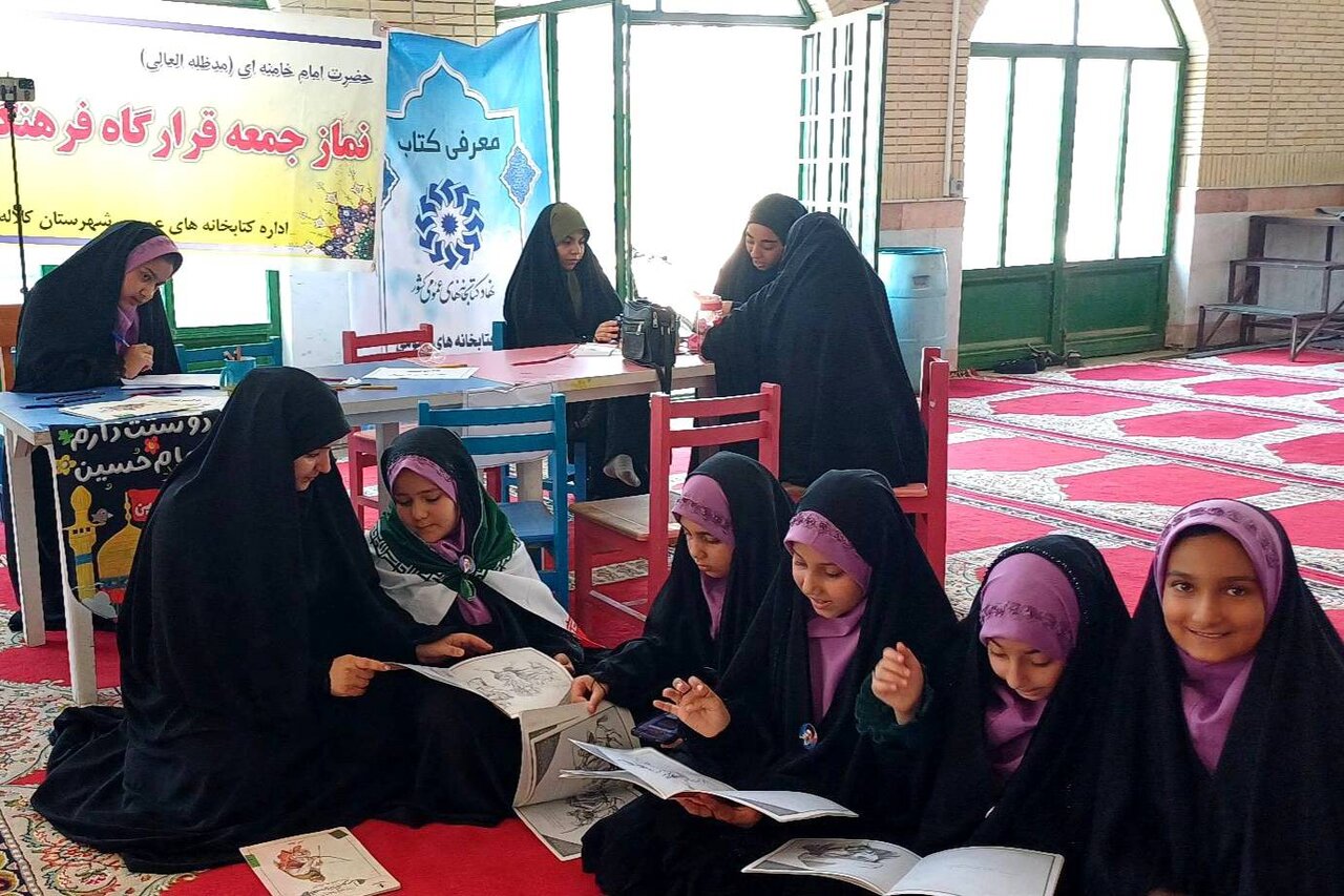 اداره کتابخانه‌های عمومی شهرستان کلاله با برپایی میز خدمت در مصلای نماز جمعه به مردم خدمات فرهنگی ارائه کرد