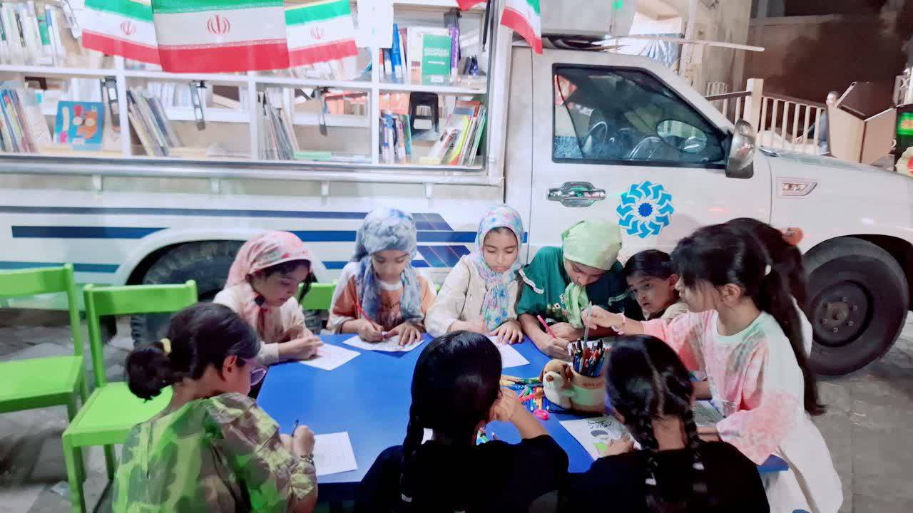 حضور کتابخانه سیار کارون در موکب کتاب اربعین خرمشهر