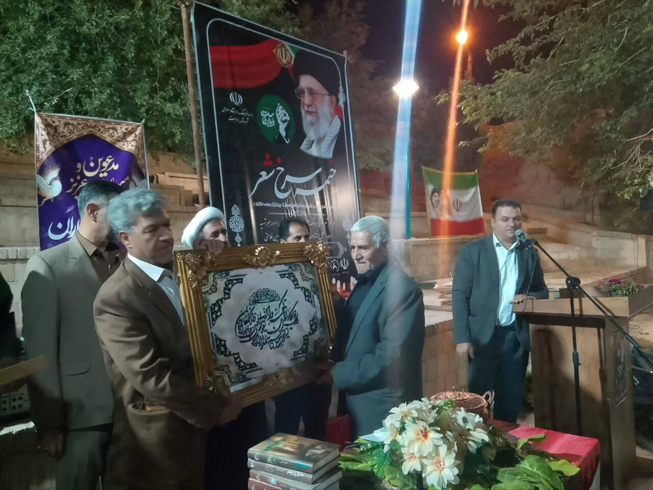 «خیمه سرخ شعر»؛ روایت ارادت به عاشورا و حماسه در قاب شعر و طبیعت شهرستان مروست