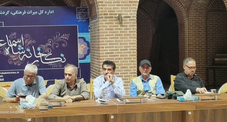 بررسی ادوار تاریخی مرثیه در جوار بارگاه شیخ صفیالدین