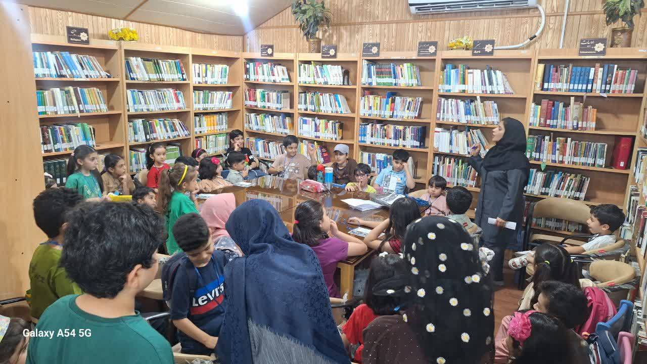 برنامه نجومی «رصد ماه» در کتابخانه عمومی آزادگان شهرستان دزفول میزبانی شد
