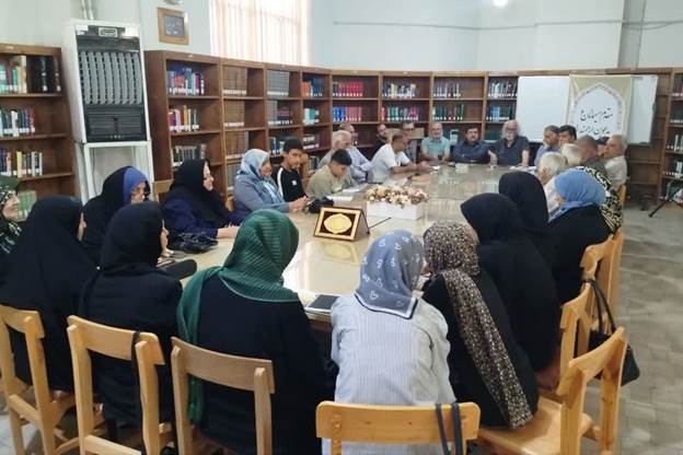 شعرخوانی و نقد آثار در کتابخانه عمومی زنده‌یاد فرامرز ناوی شهرستان سبزوار