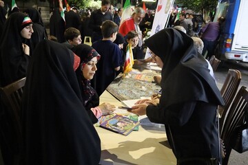 دیدار صمیمی استاندار آذربایجان‌غربی با شهروندان در میز ارتباطات مردمی کتابخانه‌های عمومی