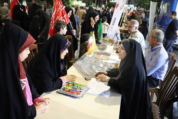 دیدار صمیمی استاندار آذربایجان‌غربی با شهروندان در میز ارتباطات مردمی کتابخانه‌های عمومی
