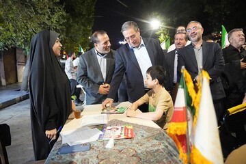 دیدار صمیمی استاندار آذربایجان‌غربی با شهروندان در میز ارتباطات مردمی کتابخانه‌های عمومی