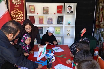 میزبانی موکب فرهنگی «کتاب حسینی» در پایانه مرزی تمرچین همچنان با شور و حال ادامه دارد