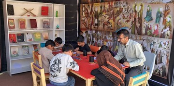 میزبانی موکب فرهنگی «کتاب حسینی» در پایانه مرزی تمرچین همچنان با شور و حال ادامه دارد