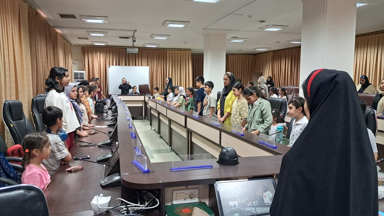 آیین رونمایی از کتاب «عینک مهندس» در کتابخانه مرکزی ارومیه برگزار شد