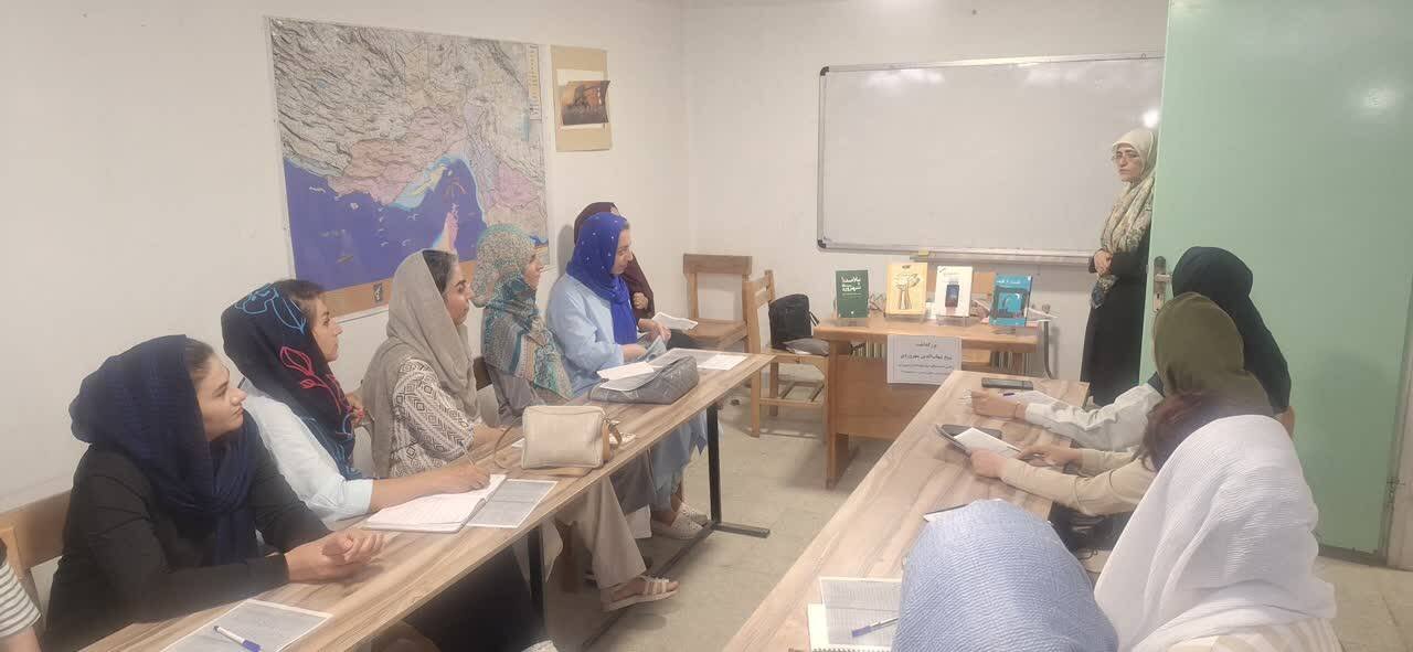 واکاوی اندیشههای شیخ اشراق در کتابخانه عمومی شهیدان حجازی همدان