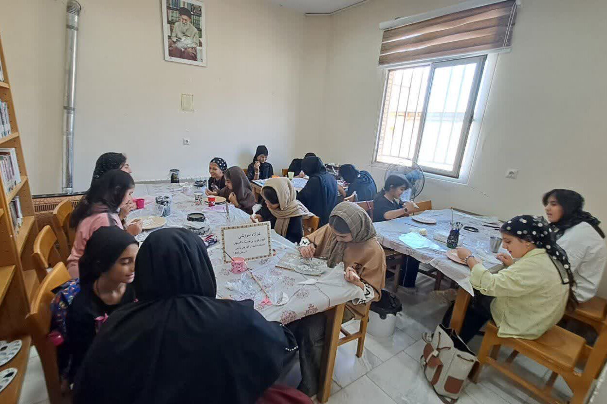 تداوم برنامههای فرهنگی و آموزشی در کتابخانههای عمومی استان مرکزی