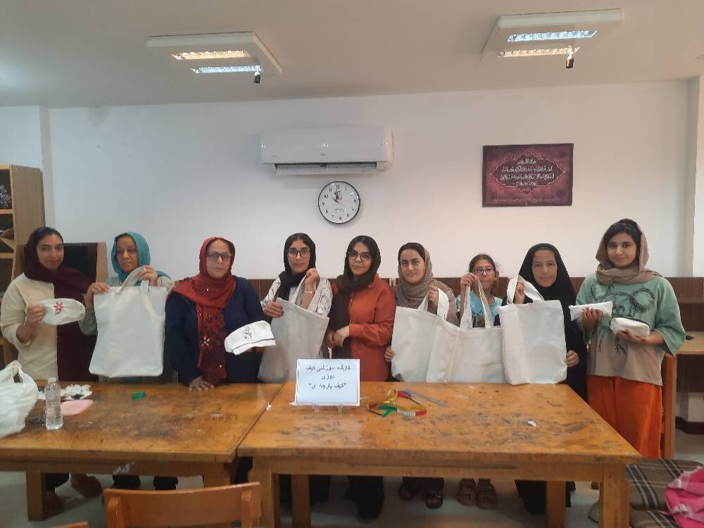 کارگاه ساخت توت‌بگ در کتابخانه عرب‌محله ساری برگزار شد