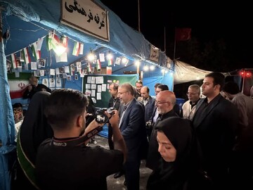 بازدید معاون سیاسی، امنیتی و اجتماعی استاندار همدان از موکب فرهنگی کتابخانه‌های عمومی ملایر
